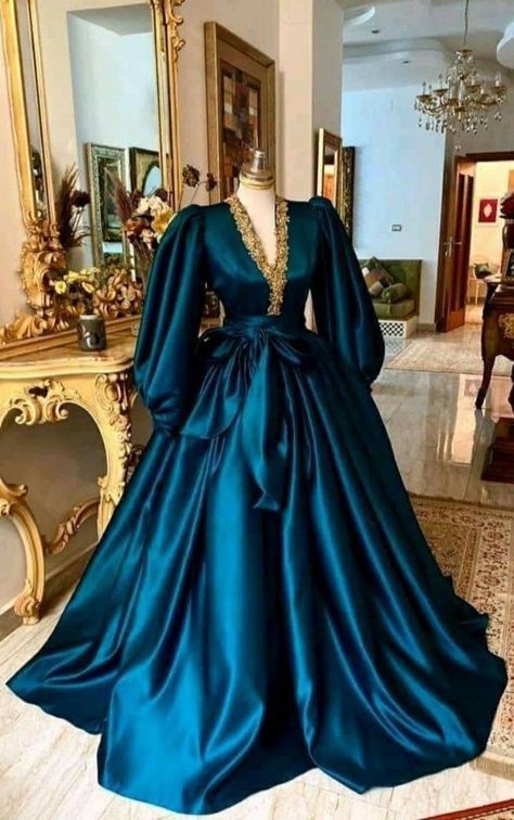 Bride Dress Simple, Dinner Dress Classy, Women Dresses Classy, Fancy Dresses Long, Elegant Dresses Classy, African Fashion Women Clothing, Sleeves Designs For Dresses, Designer Dresses Casual, Stylish Party Dresses