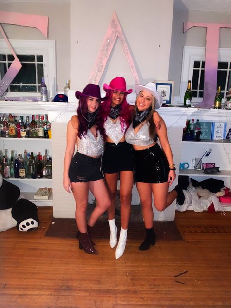 Space cowgirl halloween outfit #halloween #grouphalloweencostumes #halloween2021 #halloween2022 #bffcostumes #cowgirl #baddiecostume Space Cowgirl Outfits, Cowgirl Halloween, Space Cowgirl, Cowgirl Costume, Outfit Halloween, Halloween 20, Group Halloween Costumes, Halloween Outfit, Cowgirl Outfits