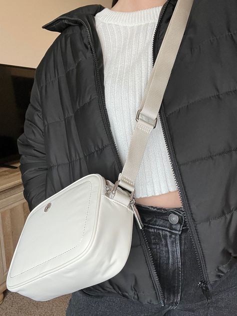 Crossbody Bags Aesthetic, White Sling Bag Outfit, Lululemon Camera Bag Outfit, Lululemon Bag Aesthetic, Sling Bags Aesthetic, White Purse Aesthetic, White Crossbody Bag Outfit, Lululemon Bag Outfit, Lululemon Crossbody Bag Outfit