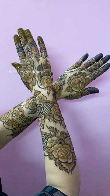 Mehendi Artist, Khafif Mehndi Design, Floral Henna Designs, Mehndi Designs 2018, Mehndi Designs Bridal Hands, Legs Mehndi Design, Rose Mehndi Designs, Engagement Mehndi Designs, Full Mehndi Designs