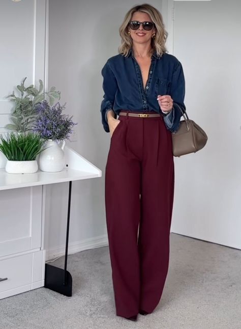 Burgundy Pants Outfit Work Summer, Maroon Slacks Outfit Women, Maroon Trousers Outfit, Outfits With Burgundy Shoes, How To Style Burgundy Pants, Outfit With Burgundy Pants, Burgundy Pants Outfit Women, Burgundy And Blue Outfit, What To Wear With Burgundy Pants