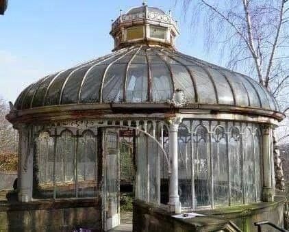 𝐕𝐢𝐜𝐭𝐨𝐫𝐢𝐚𝐧 𝐇𝐨𝐮𝐬𝐞𝐬 on Twitter: "Abandoned victorian era greenhouse… " Victorian Greenhouse, Abandoned Mansions, Old Building, Abandoned Buildings, Abandoned Houses, Old Buildings, Beautiful Architecture, Glass House, Beautiful Buildings