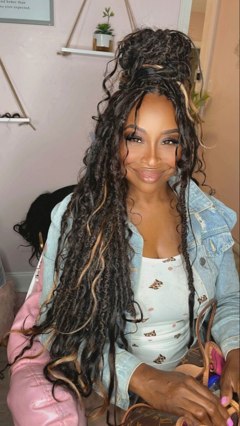 #jahlocs #locs #proctectivestyles Fair Outfit Ideas Spring, Blonde Boho Faux Locs, Two Tone Faux Locs, Styling Boho Locs, Jah Locs With Curls, Boho Faux Locs Hairstyles, Locs And Braids Together, Color Faux Locs Black Women, Jah Locs Hairstyles