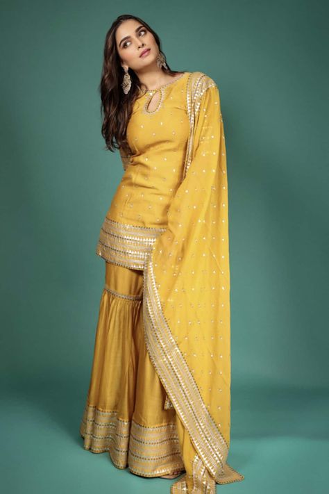 Buy Yellow Brocade Woven Floral Sweetheart Sleeveless Kurta Sharara Set For Women by Shyam Narayan Prasad Online at Aza Fashions. Gharara Designs Indian, Yellow Indian Dress, Yellow Indian Outfit, Yellow Gharara, Sharara Outfits, Indian Outfits Modern, Gharara Designs, डिजाइनर कपड़े, Sleeveless Kurta