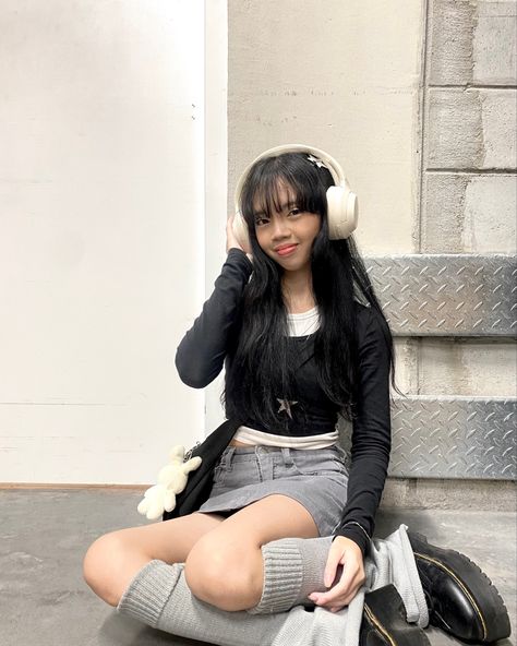 headphone outfit inspo, iKF T1 headphones, acubi fashion Ikf T1 Headphones Aesthetic, Acubi Fashion Black Women, Ikf T1 Headphones, Black Headphones Outfit, Outfits With Headphones, Outfit With Headphones, Headphones Aesthetic Outfit, Headphones Outfit, Headphone Outfit