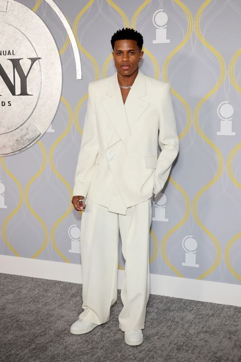 Tony Awards 2022: Fashion—Live From the Red Carpet | Vogue Thom Browne Suit, Gucci Gown, Black And White Suit, Blue Tuxedos, Haute Couture Gowns, Velvet Suit, Radio City Music Hall, Radio City, Music Hall