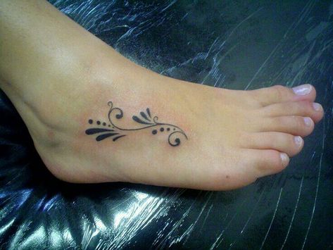 Classy Tattoos For Women, Cute Foot Tattoos, Delicate Tattoos For Women, Small Foot Tattoos, Toe Tattoos, Ankle Tattoo Designs, Ankle Tattoos For Women, Anklet Tattoos, Foot Tattoos For Women