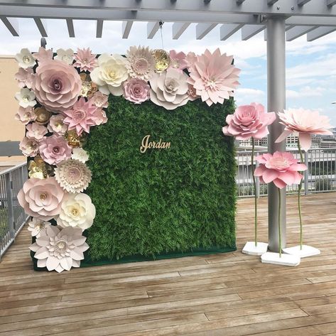 Paper Flower Wall Wedding, Wedding Wand, Hiasan Perkahwinan, Large Paper Flower, Flower Backdrop Wedding, Flower Wall Wedding, Flower Wall Backdrop, Paper Flowers Wedding, Large Paper Flowers