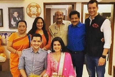 All About Aditya Narayan’s Roka Ceremony With Shweta Agarwal Aditya Narayan, Roka Ceremony, Ceremony Pictures, Break From Social Media, Birthday Girl Quotes, Hollywood Music, Social Media Break, Wedding Arrangements, Music Tv