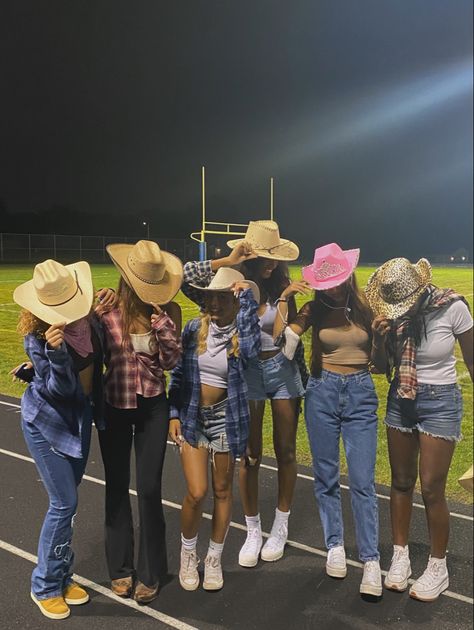 Country Western Vs Country Club Spirit Week, Cowgirl Outfits For School Spirit Week, Cowboy Spirit Day Outfit, Rodeo Spirit Week Outfit, Cowgirl School Spirit Day, Cowboy Fnl Theme, Fancy Day Spirit Week, Wild West Theme Football Game, Wild West Hoco Outfit