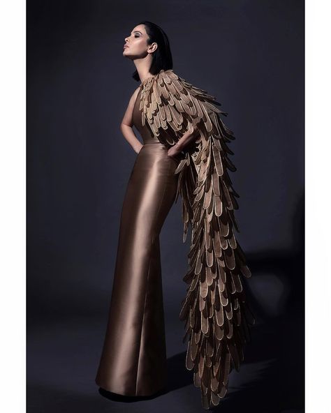 Jean-Louis Sabaji Hails The Mesopotamian Goddess In SS18 Collection Haute Couture Style, Valentino Couture, Kampot, Couture Mode, Beauty Dress, Gorgeous Gowns, Yohji Yamamoto, Mode Inspiration, Couture Collection