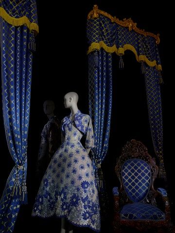 Fashion Gal, Mode Costume, Model Looks, Theatre Costumes, Costume Institute, Costume Collection, Bold Fashion, Fashion History, Metropolitan Museum Of Art