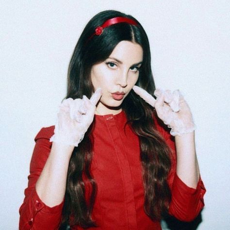 Star Girl Lana Del Rey, Jenny Rivera, Lana Del Rey Honeymoon, Lana Del Rey Love, Lana Del Rey Vinyl, Celebrity Style Icons, Lana Rey, Celebrity Halloween Costumes, Pretty When You Cry