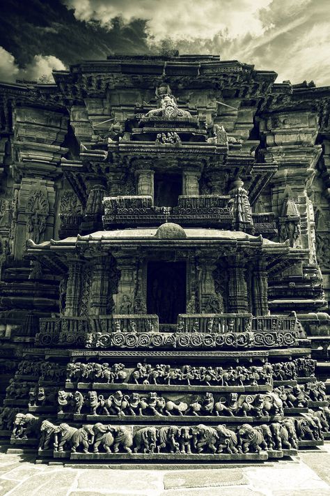 Hoysala Architecture, Mythology Sculpture, Ajanta Caves, India Travel Places, Temple India, Indian Temple Architecture, India Architecture, Ancient Indian Architecture, Temple Photography