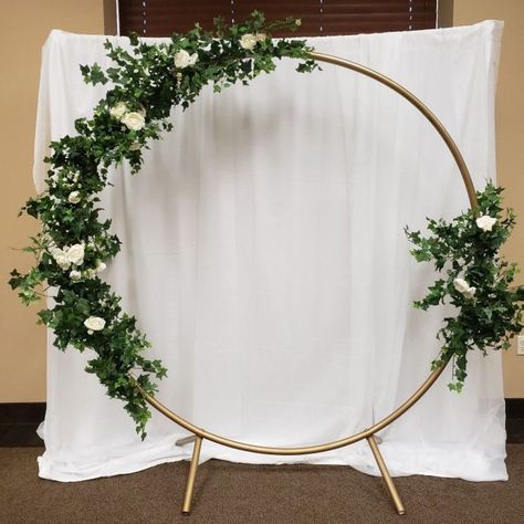 floral-hoop-wedding-centerpieces Floral Hoop Wedding Backdrop, Diy Wedding Hoop Backdrop, Flower Hoop Backdrop, Wedding Hoop Decorations, Hoop Photo Backdrop, Hoop Wedding Arch, Wedding Hoop Backdrop, Hoop Wedding Backdrop, Floral Hoop Wedding