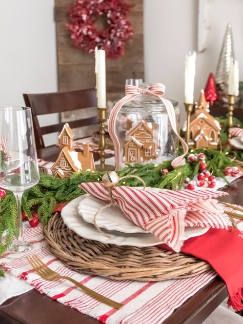 Round Christmas Tablescapes, Red And White Table Decor, Red And White Christmas Table Decor, Gingerbread Table Decor, Tablescapes 2023, Red And White Christmas Table, Gingerbread Tablescape, Christmas Table Scape, Christmas Hosting