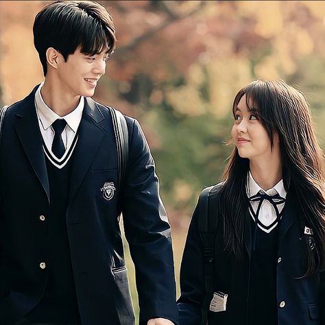 #kdrama #kdrma #bts #kdramabts #kdrmapicture #koreandrama #btsdrama #kdramapic #kdrmacouple #explore #netflix #viki #hitv #kdrama #lovealrm #alarmlove #lovealarm Love Alarm Kdrama, Love Alarm, Kang Ho Song, Kim Sohyun, 1 Y 2, Japanese Movies, Kpop Couples, Korean Drama Best, Korean Couple