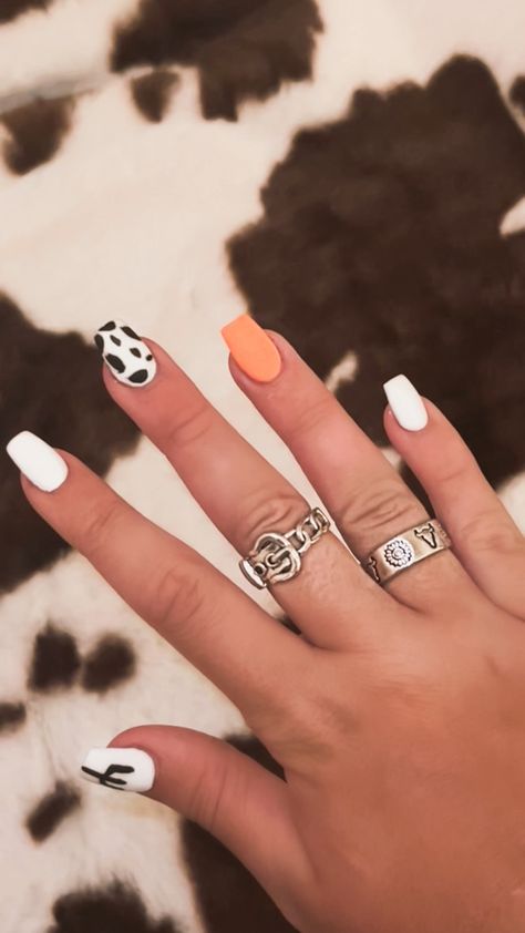 Cute Nails For Fair, Western Nails Country Simple, Purple Western Nails, Cute Country Nails Designs, 4h Nails, Lainey Wilson Nails, Medium Length Coffin Nail Ideas, Fall Country Nails, Country Music Nails