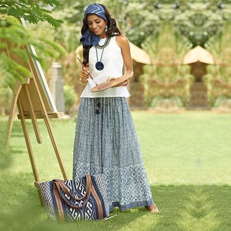 Crinkle Skirt, Design Café, Long Skirt Fashion, Outfit Jeans, Youth Culture, Style Looks, Indian Attire, Indian Ethnic Wear, High Fashion Street Style