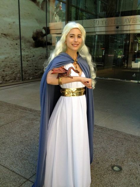 Daenerys Targaryen Outfits, Khaleesi Costume, Targaryen Costume, Daenerys Costume, Game Of Thrones Halloween, Halloween Costume Game, Daenerys Targaryen Costume, Game Of Thrones Outfits, Got Costumes