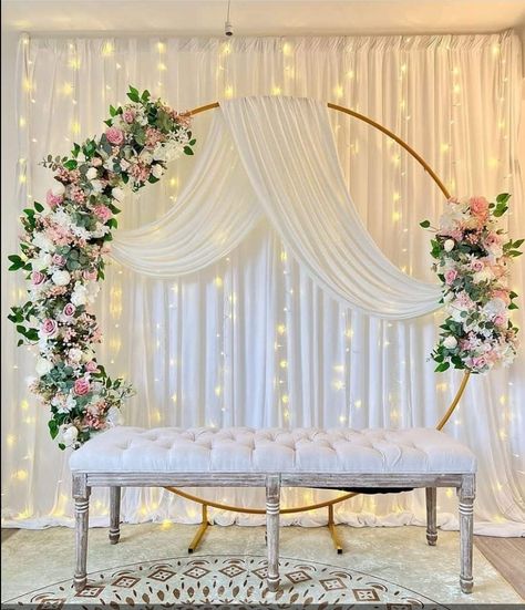 Simple Function Decoration, Indian Wedding Reception Stage Decor, Round Arch Draping, Maiyan Decor Backdrop, Simple Decor For Engagement, Stage Decorations For Engagement, Desi Engagement Decor, Engagement Setup Ideas, Stage Decorations Engagement