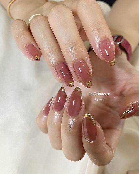 Nail Art Wisuda, Gel X Nails Fall, Nail Art Simple Elegant Classy, Nailart Simple Elegant, Nail Art Simple Elegant Natural, Desain Nail Art, Russian Manicure Design, Korean Nail Art Aesthetic, Nailart Wedding