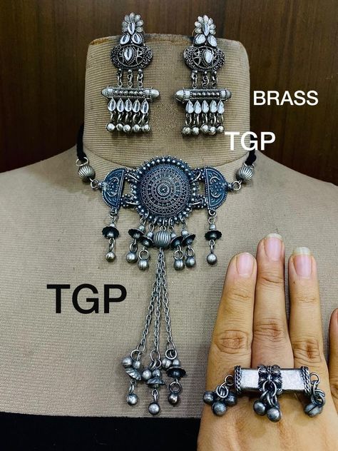 Trendy Silver Jewelry, Oxidised Silver Jewelry, Saree Designer, Oxidized Necklace, Jewellery Ring, Traditional Indian Outfits, Designer Outfits, Diamond Jewelry Designs, Alloy Earrings