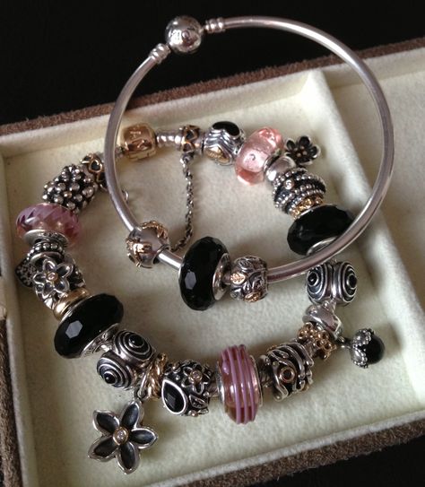 Pink and black. <3 Pandora Bracelet Black Women, Pandora Black Bracelet, Pandora Bracelet Charms Ideas, Bracelets Pandora, Pandora Bracelet Designs, Pandora Black, Pandora Inspiration, Pandora Pink, Pink And