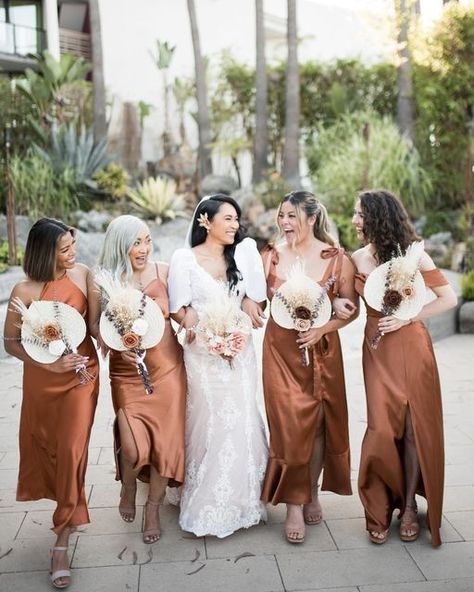 BIRDY GREY 🐥 on Instagram: "A roundup of recent Birdy weddings featuring fall-perfect shades of Rust, Terracotta and Gold 🍂🍁🧡💛 • 📸: @danielle_canaway @alcabreraphoto @nataliafries @ebookerr @torikelner #birdyinthewild #BIRDYGREY" Terracotta Wedding Party, Terracotta Wedding, Birdy Grey, Birdy, Wedding Inspo, Instagram A, Wedding Party, Rust, Wedding Ideas