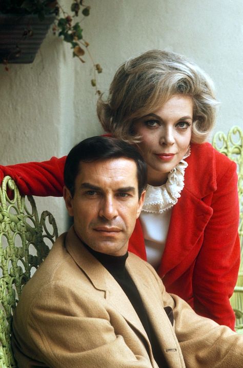 Martin Landau - a life in pictures Mission Impossible Tv Series, Space 1999 Tv Series, Spy Shows, Life In Pictures, Hollywood Wedding, Barbara Stanwyck, Figure Photo, Ensemble Cast, Woody Allen