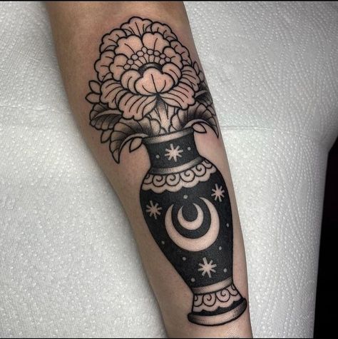 Blackwork Vase Tattoo, Rose Shin Tattoo, Vase Shin Tattoo, Trad Vase Tattoo, American Traditional Vase Tattoo, Traditional Flower Vase Tattoo, Vase Traditional Tattoo, Vase Tattoo Traditional, Vase Flower Tattoo