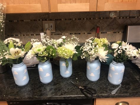 Toy Story Flower Centerpieces, Toy Story Mason Jar Centerpieces, Easy Toy Story Centerpieces, Toy Story Theme Centerpieces, Toy Story Flowers, Toy Story Shower Ideas, Toy Story Birthday Table Centerpieces, Boy Story Baby Shower Theme Centerpieces, Boy Story Centerpieces