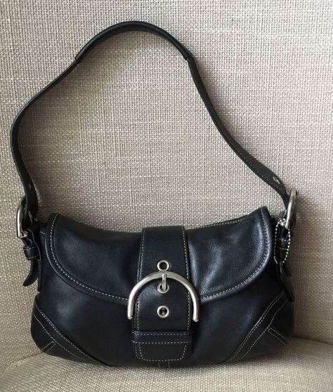 Coach Black Vintage Handbag, Vintage Black Handbag, Vintage Leather Shoulder Bag, Black Vintage Bag, Coach Soho Bag Outfit, Vintage Bag Outfit, Handbags Outfits, Vintage Hand Bags, Coach Soho Bag