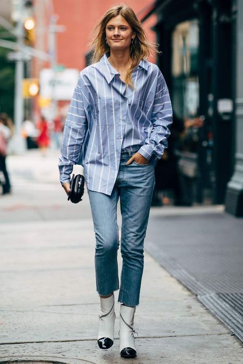 The Best Oxford Shirt: Meet The Fashion Crowd's New Favorite | PORTER Oxford Shirt Women Outfit, Shirt Women Outfit, Oxford Shirt Women, Work Outfits Frauen, Constance Jablonski, Mode Instagram, Oversized Button Down Shirt, Chique Outfits, Women Outfit