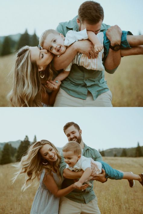 Family Foto Ideas, Family Photos With Phone, Action Family Photos, Couple Poses Family Photos, Family Picture With One Year Old, Co Parent Photoshoot, Family Of 3 Photo Prompts, Family Photos With Two Year Old, Family Photos No Faces