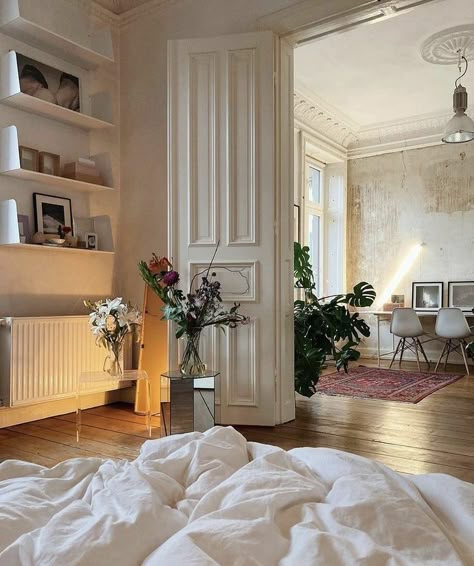 아파트 인테리어, Parisian Apartment, Aesthetic Rooms, Dream Apartment, Apartment Inspiration, Dream Rooms, Interior Inspo, My New Room, Wooden Flooring