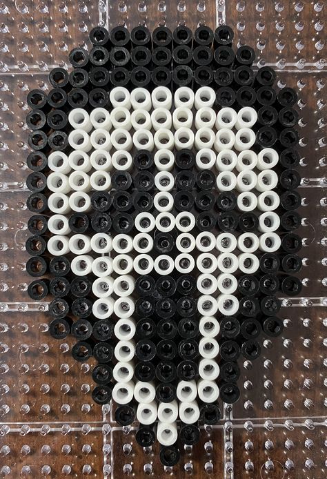 Perler Bead Scream Face, Scream Knife Perler Beads Pattern, Melted Beads Designs, Women Crafts Ideas, Batman Pearl Beads, Perler Bead Patterns Ghostface, Aesthetic Melty Beads, Melty Bead Patterns Halloween, Small Halloween Perler Beads