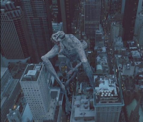 The first shot of clover where you can see its entire body in the movie. Cloverfield Monster, Cloverfield 2008, Cool Monsters, Giant Monsters, Kaiju Monsters, Cosmic Horror, Alien Creatures, Movies And Series, Creature Feature