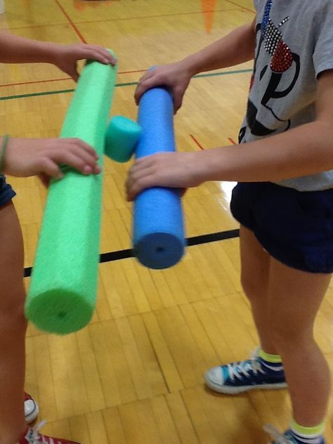 Noodle Games, Pe Exercises, Building Games For Kids, Gym Games For Kids, Elementary Physical Education, Elementary Pe, Pe Activities, Pe Ideas, Beach School