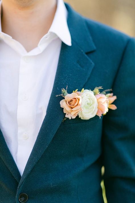 Spring Pocket Boutonniere, Wedding Bouquet And Boutonniere, Pastel Pocket Boutonniere, Pocket Bouts, Wedding Pocket Flowers, Flower Pocket Square Wedding, Pocket Square Flowers, Modern Eclectic Wedding, Pocket Square Boutonniere