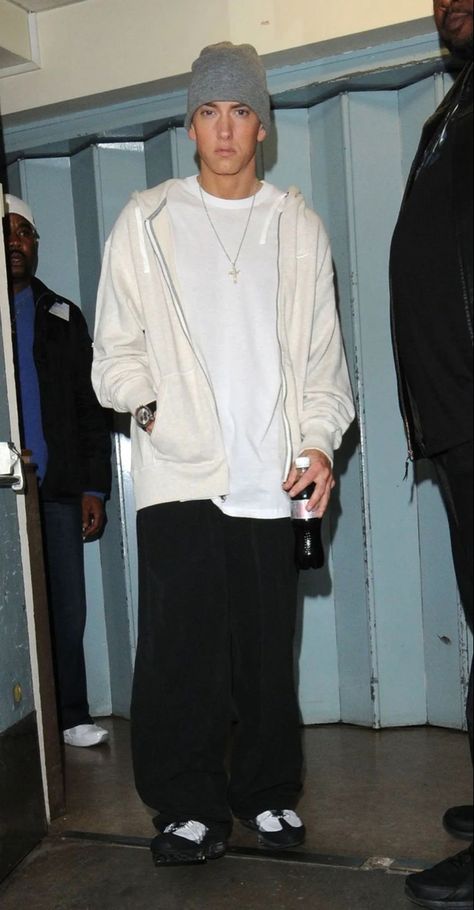 Eminem Outfits, Eminem Style, 1990 Style, Looks Hip Hop, Ropa Hip Hop, Eminem Photos, 2000s Outfit, Eminem Slim Shady, Outfits 2000s