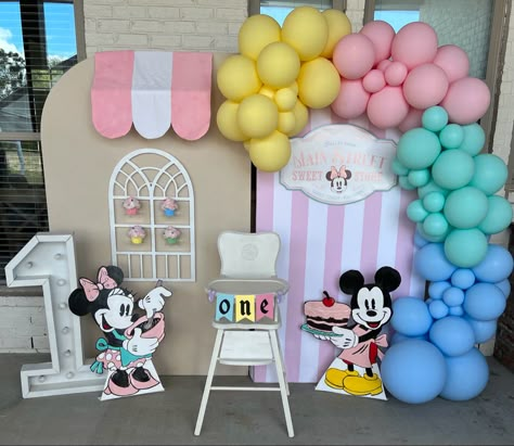 Disney Main Street Birthday Party, Disney World Party Ideas, 1st Birthday Party Ideas Disney, Disney Party Backdrop, Disneyland Balloon Garland, Disneyland Party Backdrop, Disney First Birthday Party, Disney Themed 1st Birthday Girl, Disney Theme 1st Birthday Party Girl