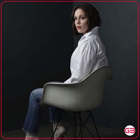 Erin Krakow gained fame as Elizabeth in Hallmark's 'When Calls the Heart.' Has the actress gone through weight loss? Also, learn about her height and net worth! #ErinKrakow #WeightLoss #Actress #NetWorth #Hollywood #Elizabeth #WhenCallstheHeart #Hallmark Erin Krakow, Krakow, Very Excited, Height And Weight, Net Worth, Facts About, Hallmark, Hollywood, Actresses