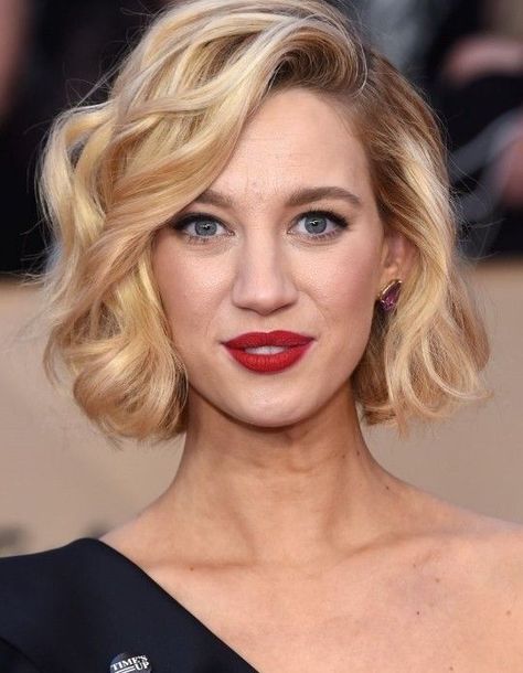 Haircuts Designs, Yael Grobglas, Curly Bridal Hair, Glamorous Wedding Hair, Bob Wedding Hairstyles, Graduated Bob Haircuts, Faux Bob, Hairstyle Girl, Short Hair Bride