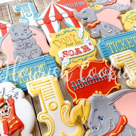 Dumbo Cookies Decorated, Dumbo Cookies, Dumbo Birthday, Everything Cookie, Circus Cookies, Dumbo Disney, Disney Cookies, Carnival Circus, Circus Party