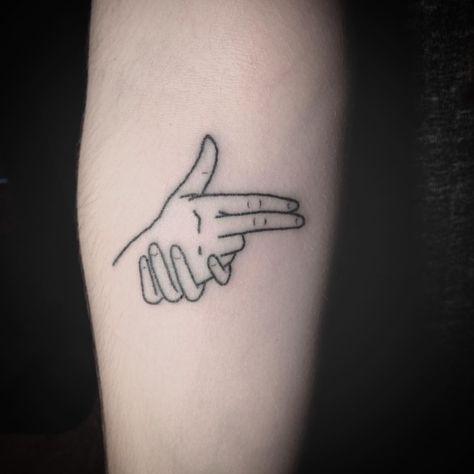 “Hand pointed like a gun for Taylor, thanks again! (Fingers wrap a bit)” Body Expressions, Pointing Finger, Tattoo Process, Pointing Hand, Finger Tattoo, Fantasy Island, Bleach Art, Baby Tattoos, Trendy Tattoos