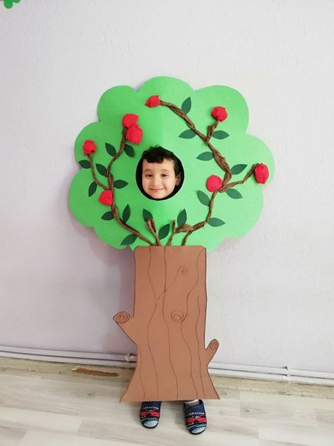 Tree Costume For Kids, Tree Fancy Dress, Fancy Dress Costumes Kids, Cardboard Tree, Baby Dress Diy, Flower Crafts Kids, Tree Costume, Fall Classroom Decorations, Fall Classroom