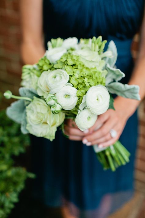 Garden Rose and Hydrangea Bouquet | photography by http://www.kristynhoganblog.com Hortensia Wedding, Hydrangea Bouquets, Ranunculus Wedding Bouquet, Ranunculus Wedding, Classic Bouquet, Hydrangea Bouquet Wedding, Wedding Flowers Hydrangea, Tacoma Wedding, Bouquet Photography