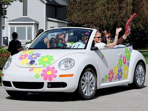 :) Daisy Decals, Vw Beetle Accessories, Cool Car Stickers, Car Paint Jobs, Vw New Beetle, Hippie Car, Volkswagen New Beetle, Volkswagen Bug, Beetle Car