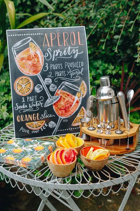 Orange Napkins, Mediterranean Party, Italy Party, Italian Dinner Party, Italian Night, Italian Party, Al Fresco Dinner, Italian Theme, Birthday Picnic